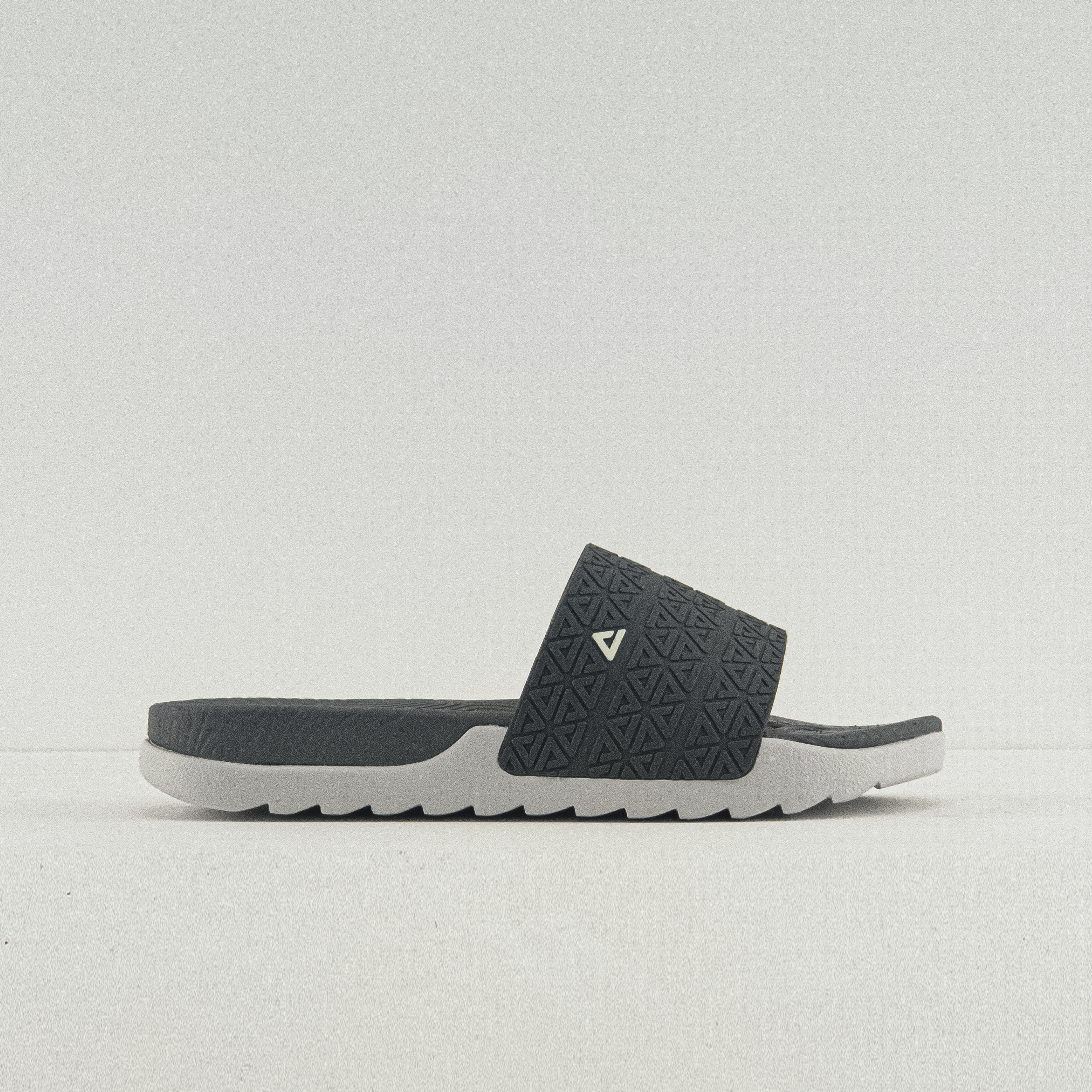 SLIPPERS_Mid Grey/Lt.Grey