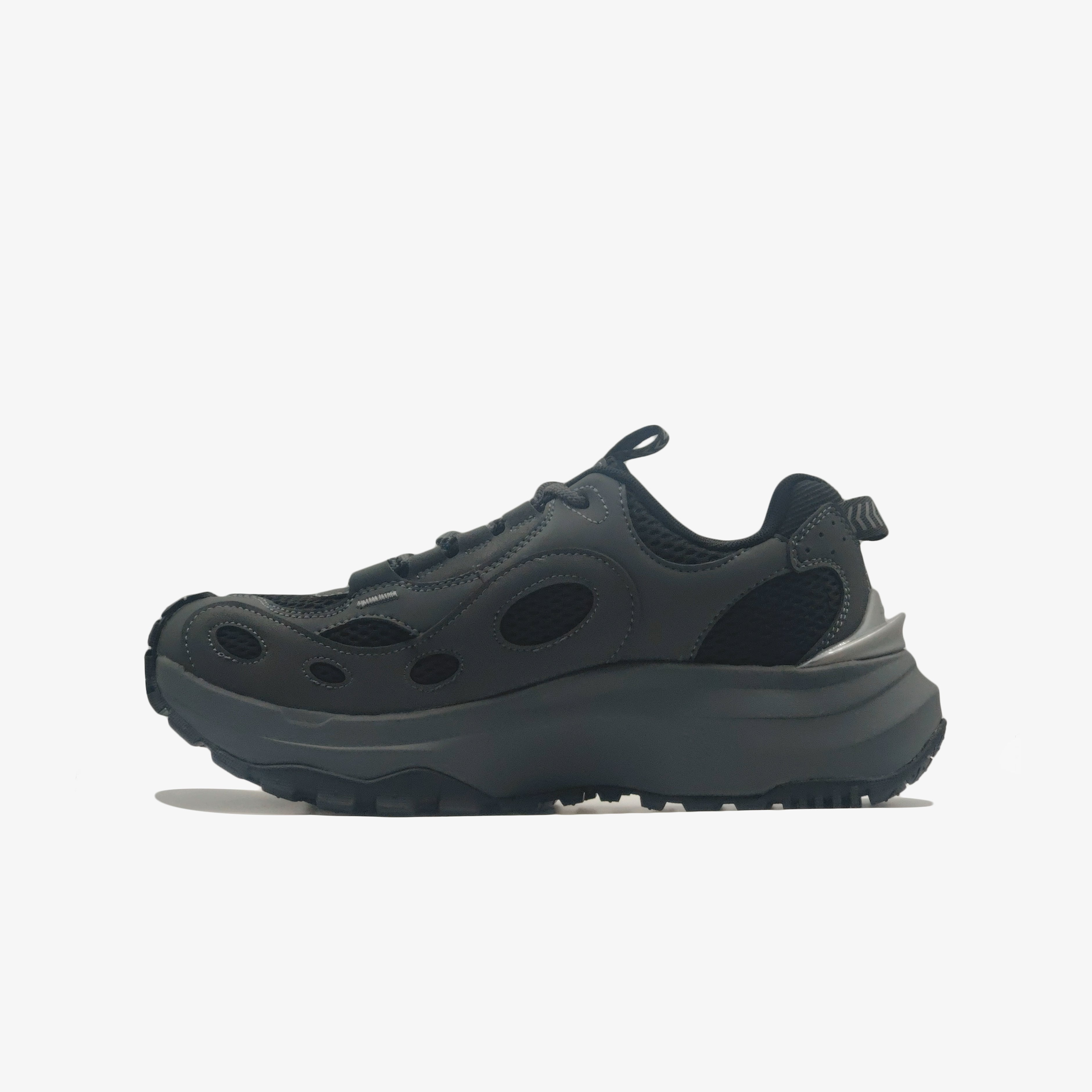 Sports Shoes	Magnetic grey/Black