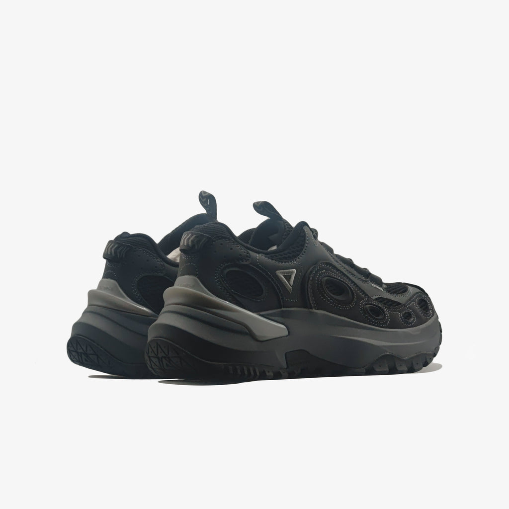 Sports Shoes	Magnetic grey/Black