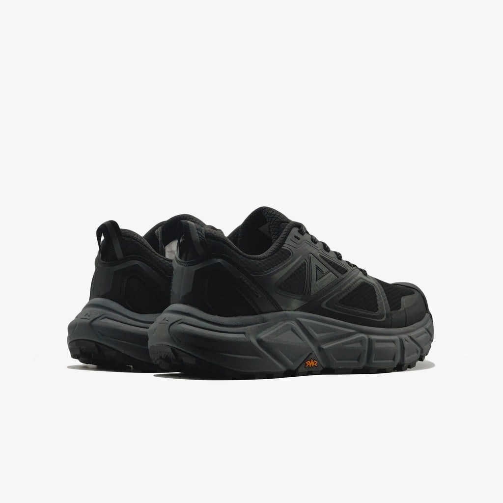 Sports Shoes	Black/Magnetic Grey