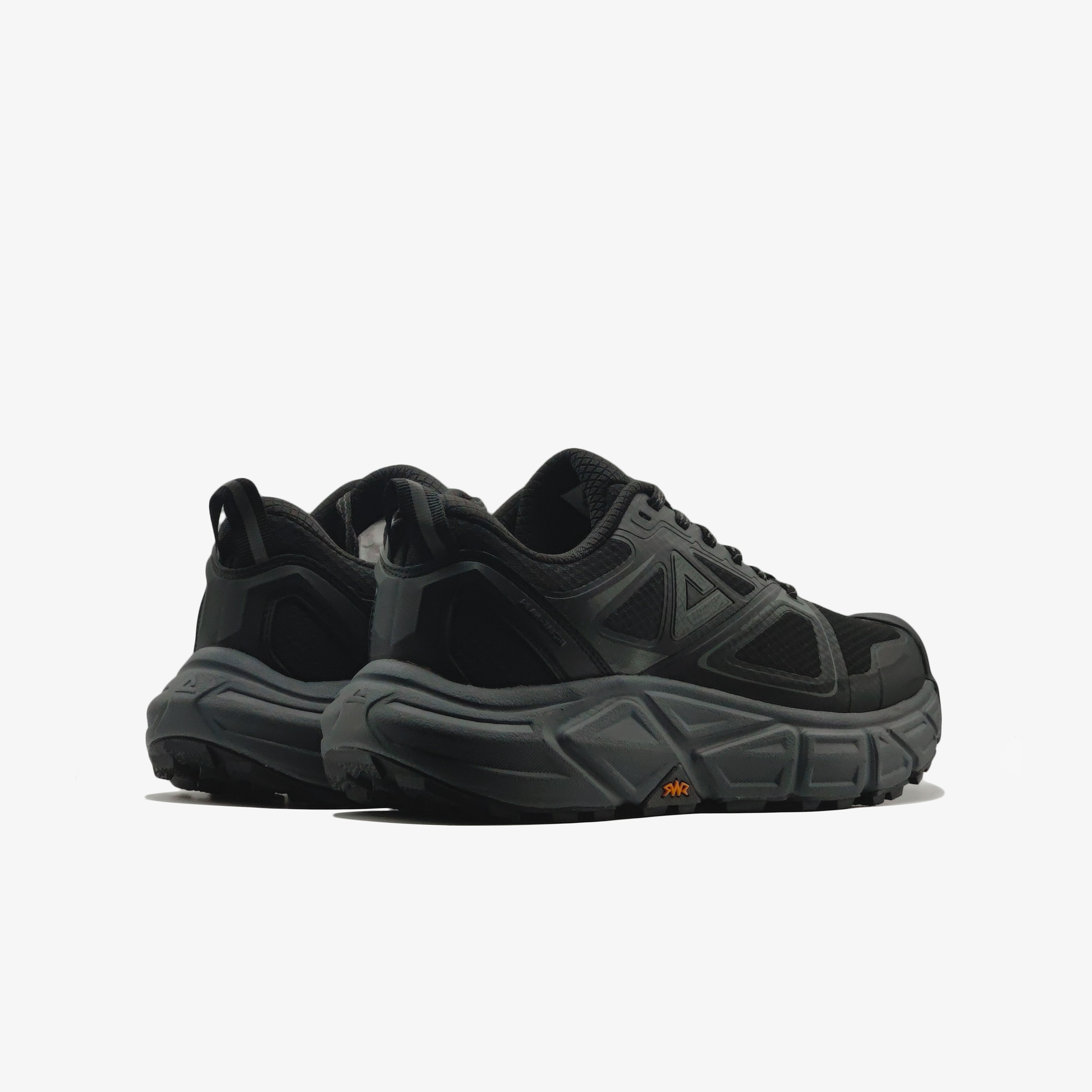 Sports Shoes	Black/Magnetic Grey