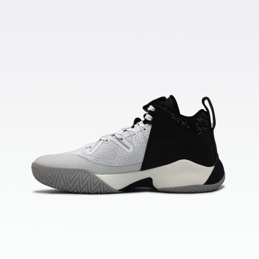 Basketball shoes	BLACK/WHITE