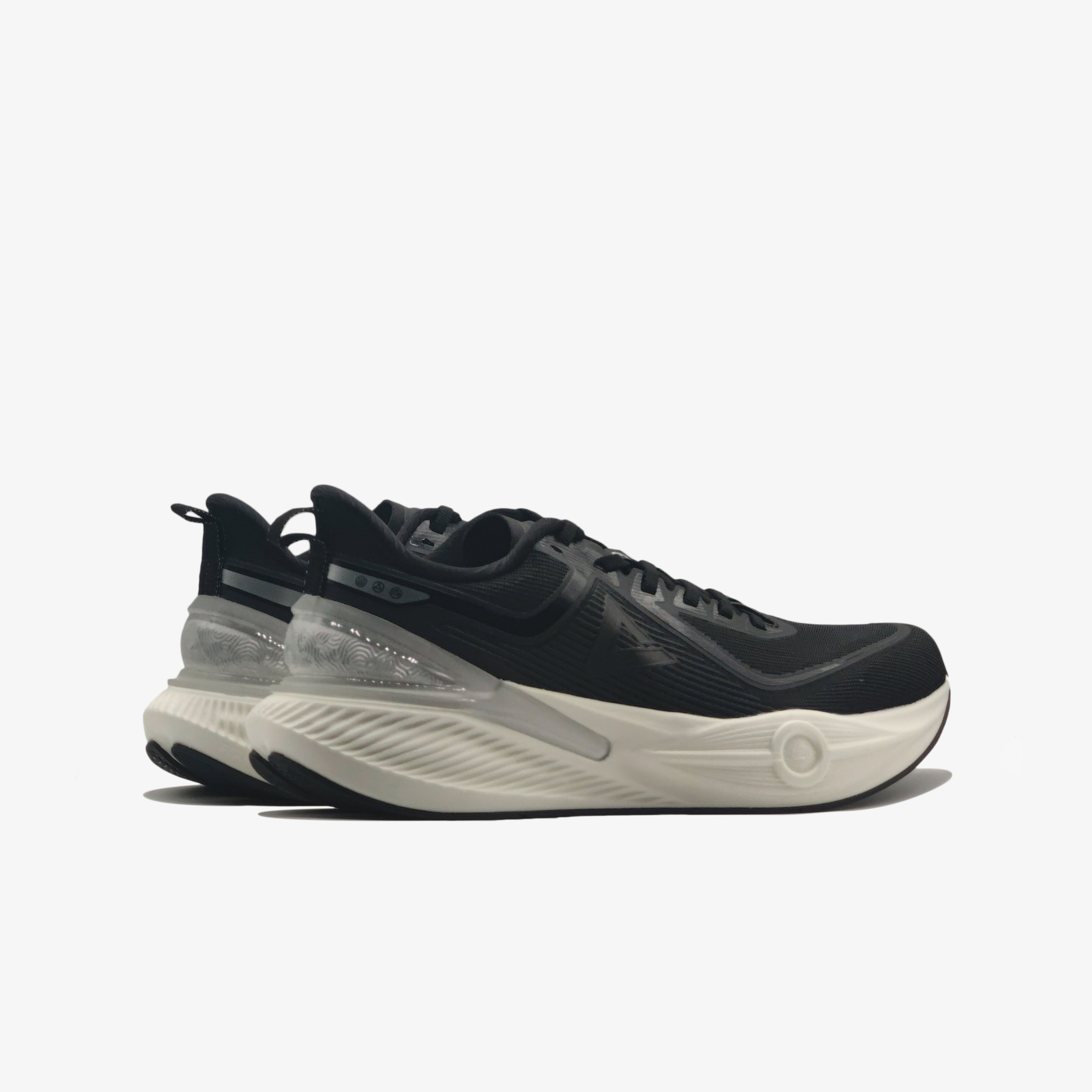 Sports Shoes	BLACK/WHITE