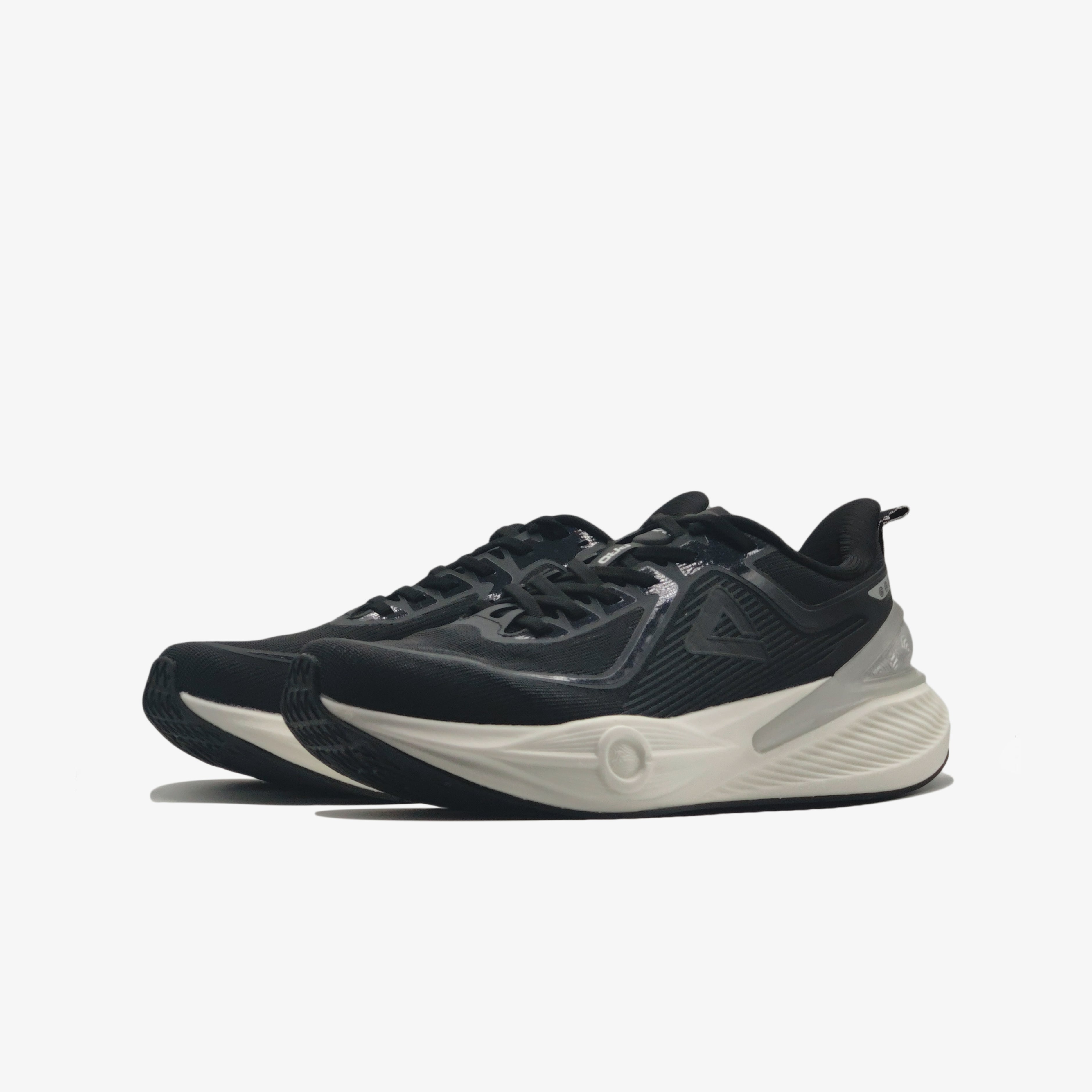 Sports Shoes	BLACK/WHITE