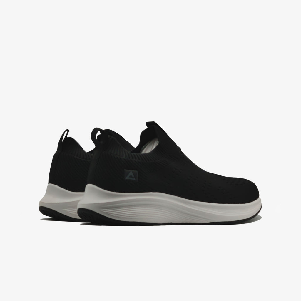 Sports Shoes	BLACK/WHITE