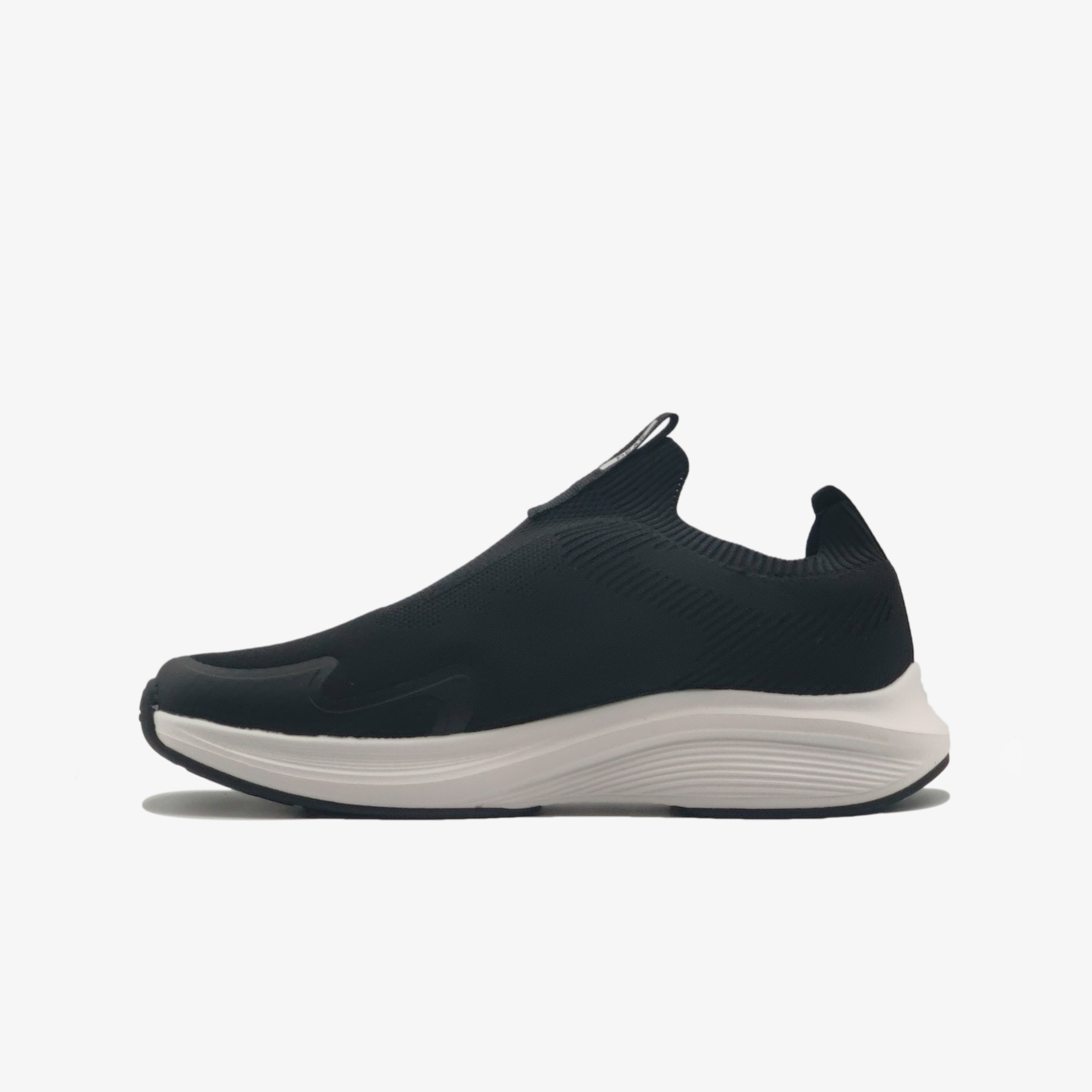 Sports Shoes	BLACK/WHITE