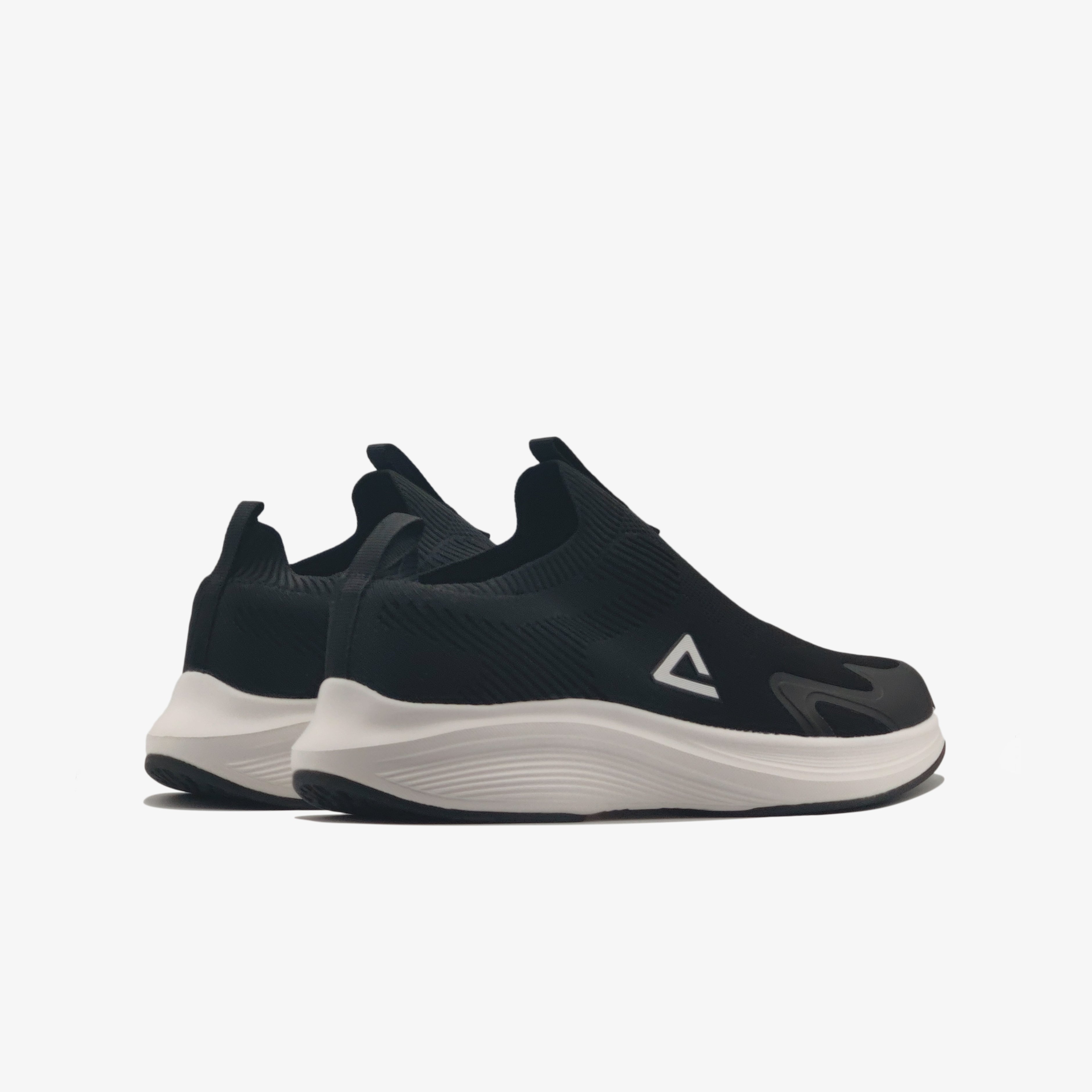 Sports Shoes	BLACK/WHITE